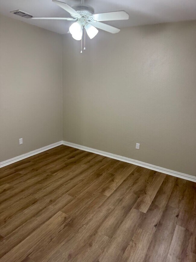 Building Photo - Beautiful 3 Bedroom home in Springhill ISD