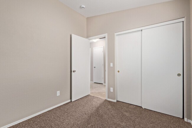 Building Photo - Freshly Remodeled Home in Apache Junction