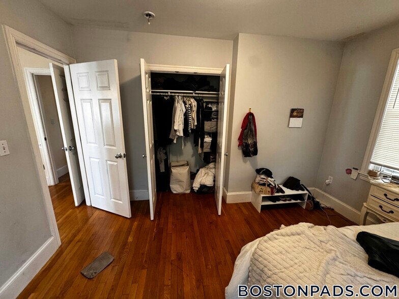 Building Photo - 100 Hillside St