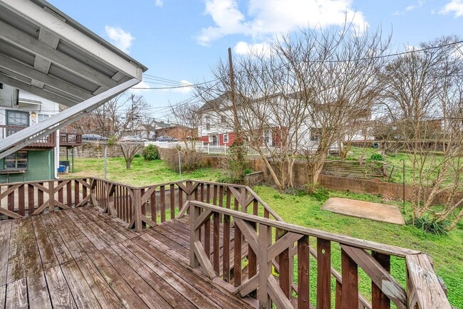 Building Photo - Cozy 2 Bedroom Downtown Home Available!