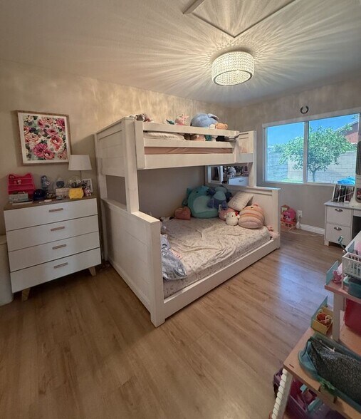 Building Photo - 3165 Weatherby Dr