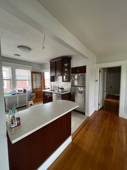 Building Photo - 5510 Hobart St