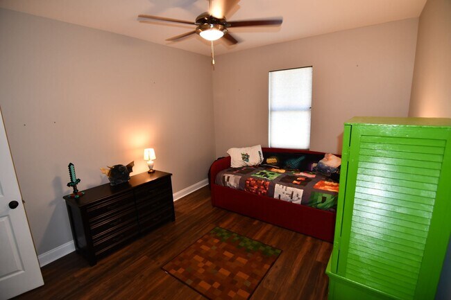 Building Photo - Zachary School District!  Trendy, 3 bedroom, 2.5 bath home in coveted Marshall Bonds Subdv