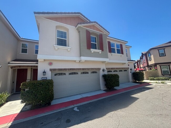Primary Photo - Stylish 3 Bedroom Home in the Gated River ...