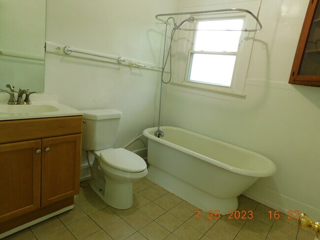 Building Photo - 142 Pingree Ave