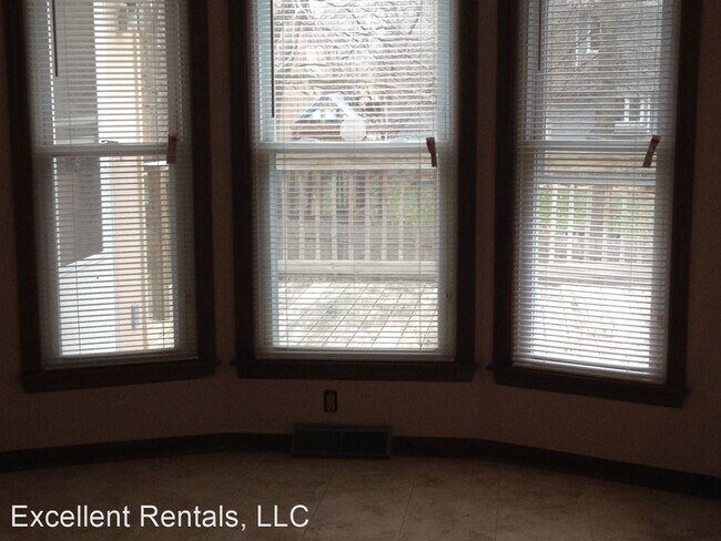 Building Photo - 4 br, 2 bath House - 503 NE Country Lane