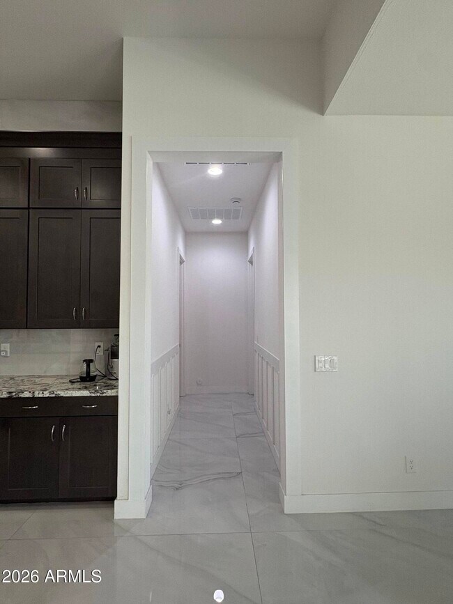 Building Photo - 1285 E Mead Dr