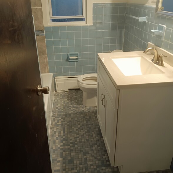 Bathroom - 30" vanity & (2) Wall Cabinets - 261 View St