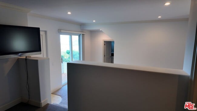 Building Photo - 8120 Billowvista Dr