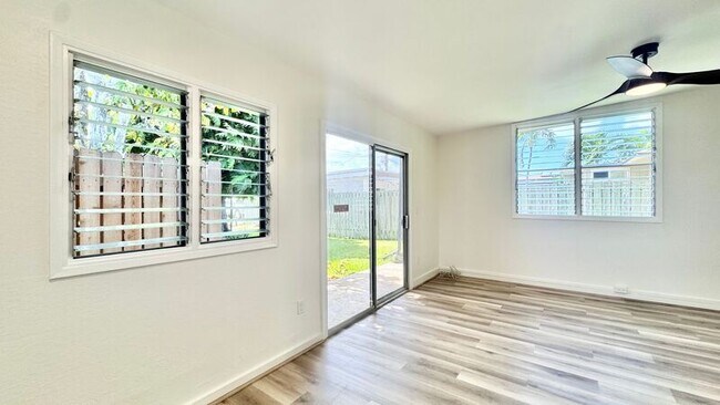 Building Photo - 421 C Olomana Street (main house)