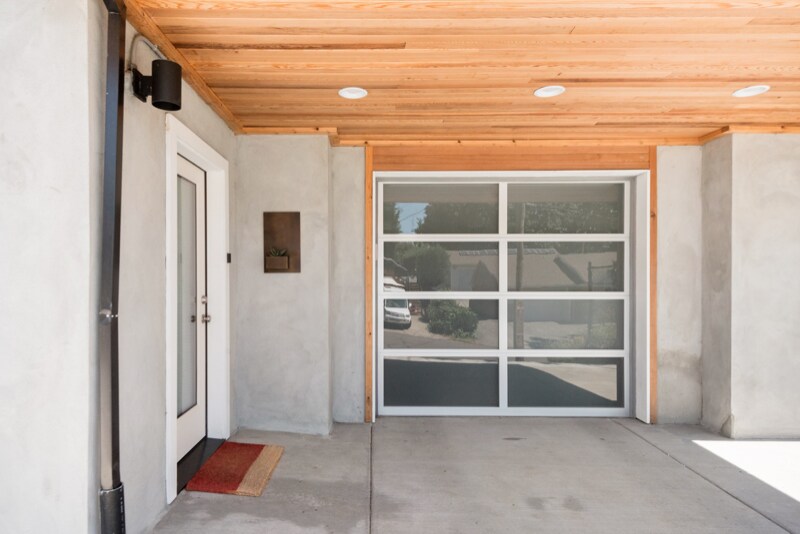 Building Photo - 6824 N Catlin Ave