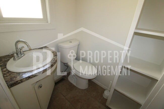 Building Photo - Charming 3-Bedroom Home in Branson – Great...