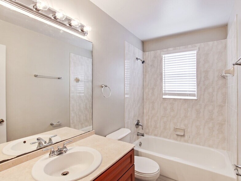 Building Photo - 3231 Ensenada Way