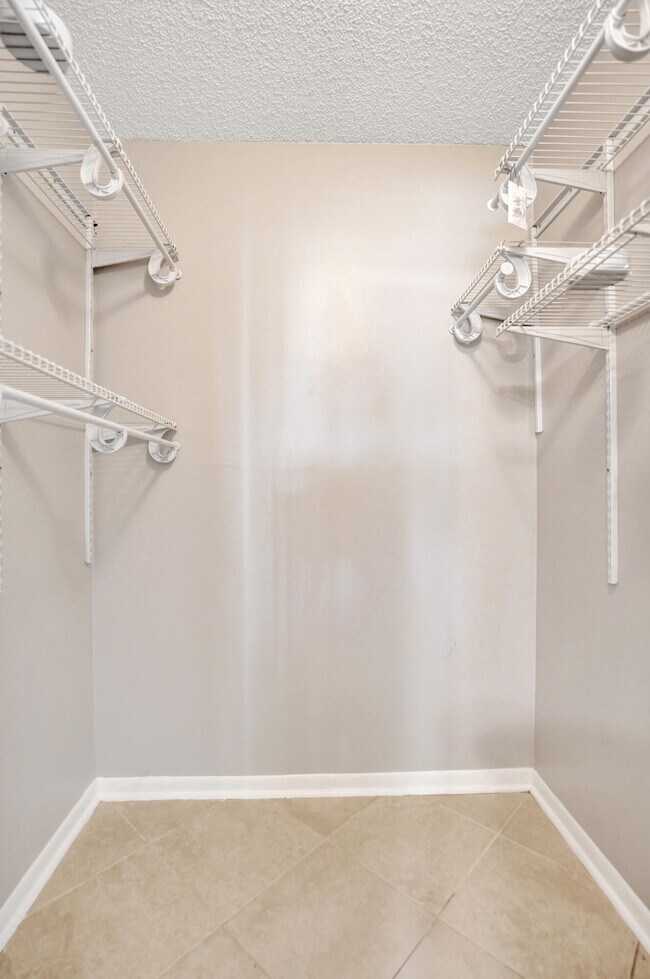 Building Photo - 10585 Royal Palm Blvd