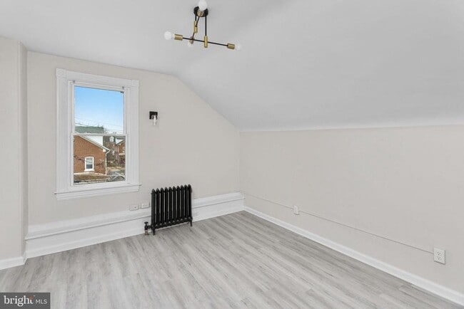 Building Photo - 12 6th Ave