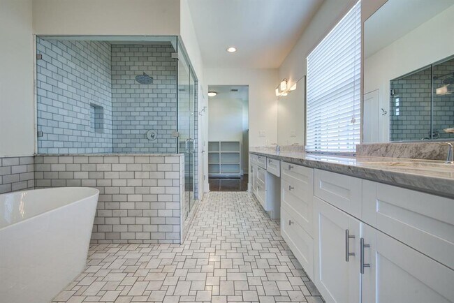 Building Photo - 1721 Thompson St