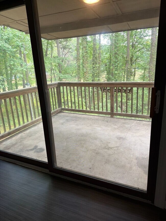 Building Photo - Top-Floor 3-Bedroom Condo with Beautiful Water Views – North Raleigh Near North Hills
