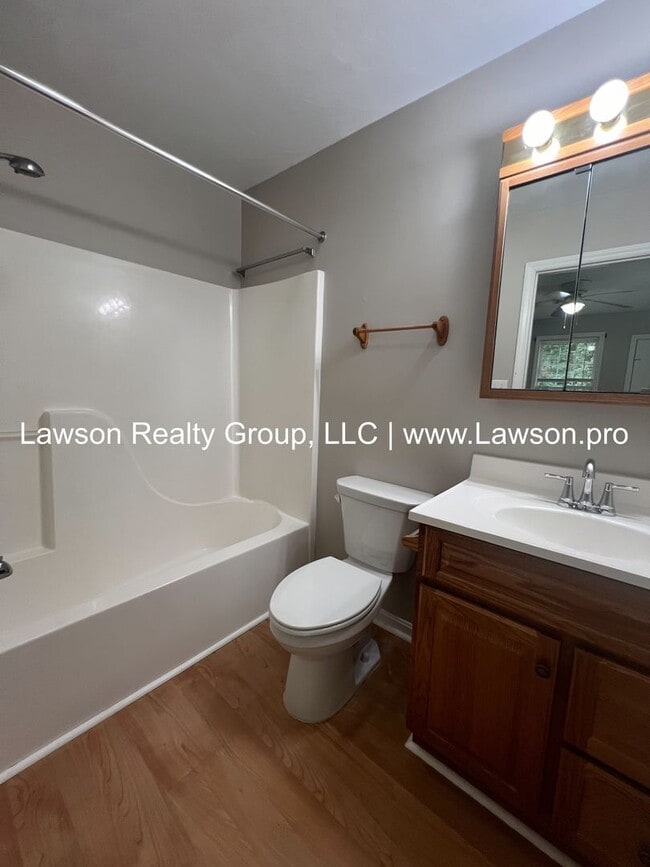 Building Photo - One Level Living in Vinton!