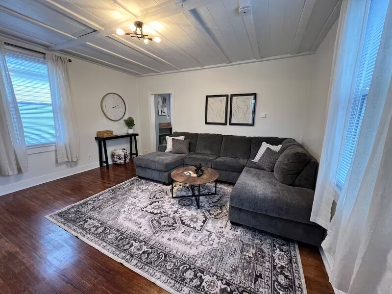 Building Photo - 1215 Eagle St