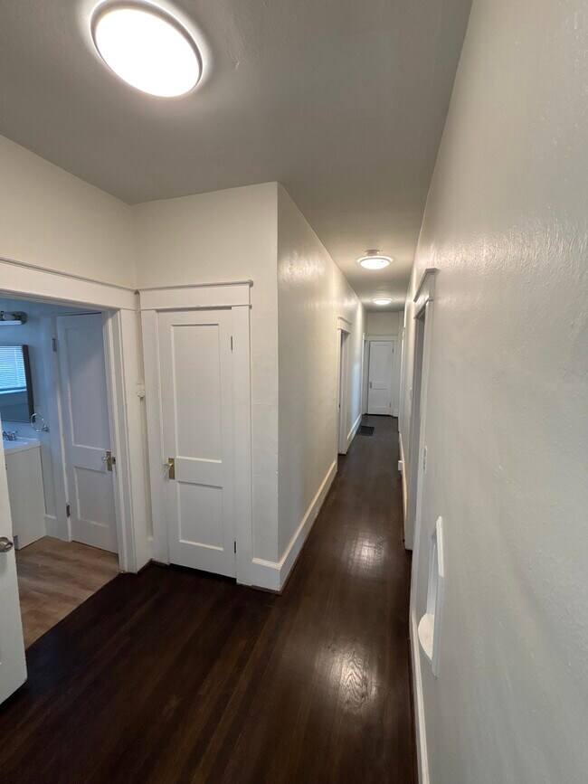 Building Photo - Inglenook 4118