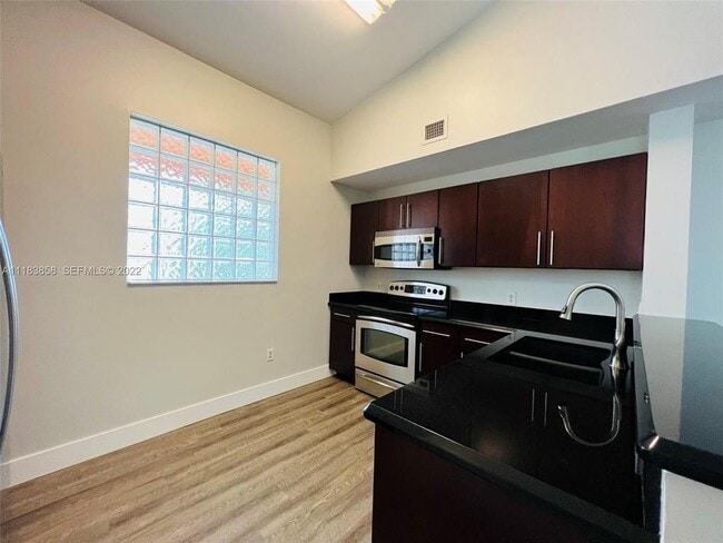 Building Photo - 6944 SW 39th St