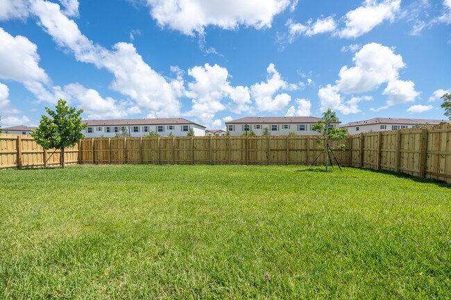 Building Photo - 2485 SE 29th Dr