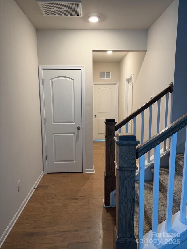 Building Photo - 403 Wescott St