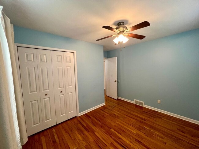 Building Photo - 427 Mosley Dr