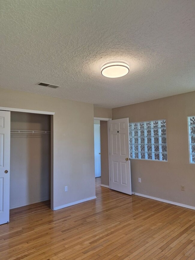 Building Photo - FIVE BEDROOMS GEM-NORTH EAST HEIGHTS