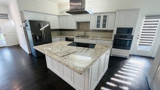 Building Photo - 150 Carson Ct