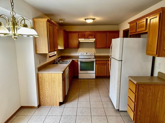 Building Photo - All Brick SE Springfield home for lease