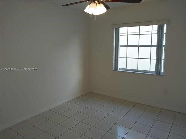 Building Photo - 2424 SW 143rd Pl