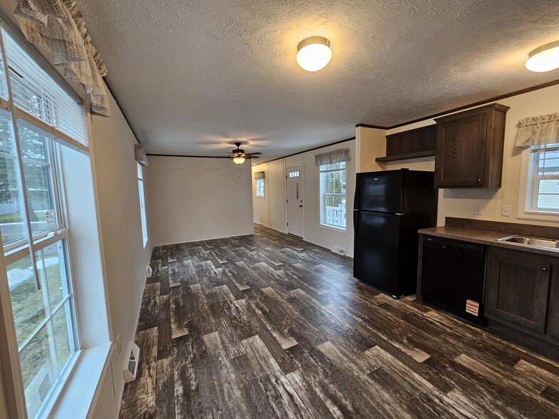 Building Photo - 708 Maple Dr