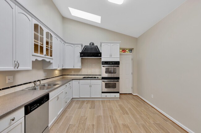 Kitchen - 2313 E Fayette St