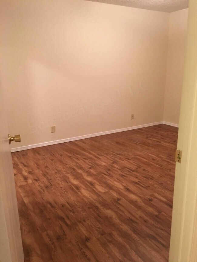 Building Photo - Buffalo Apartments (Bison Terrace)