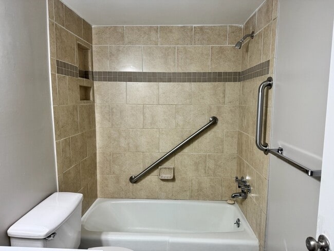 Building Photo - 1208 Schaub Dr