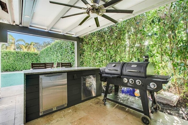 Building Photo - 10918 NW 56th Ct