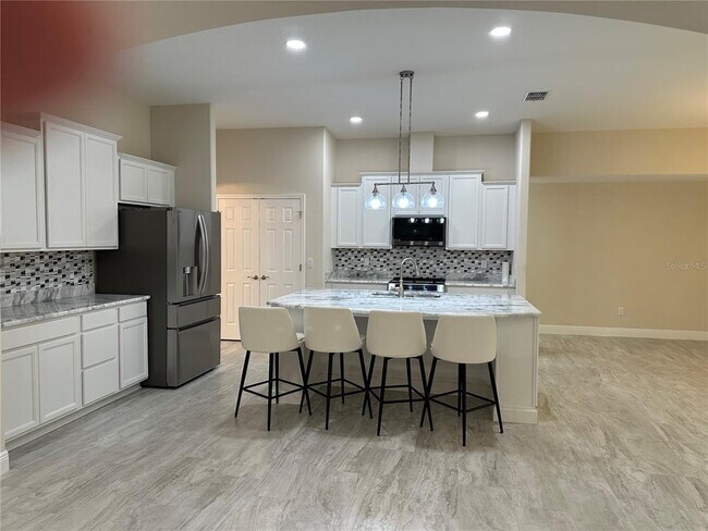 Building Photo - 5780 N Lena Dr