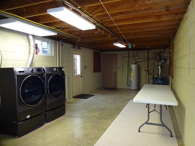 Building Photo - Wonderful Home in Prime Location!