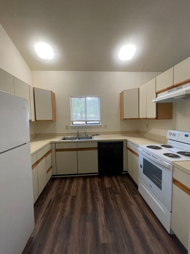 Building Photo - 900 Barringer Drive ~ Charming 2 Bedroom R...