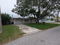 Building Photo - Beautiful, open floorplan 3/2/1 1100 Sq. F...