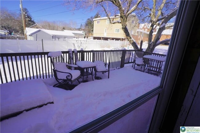 Building Photo - 350 Main St