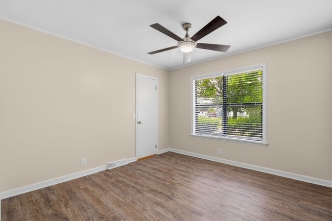 Building Photo - 118 Hope Ln