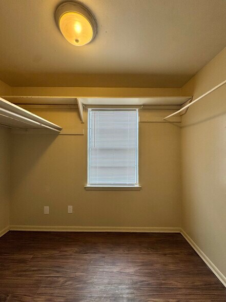 Building Photo - 444 Babb Dr