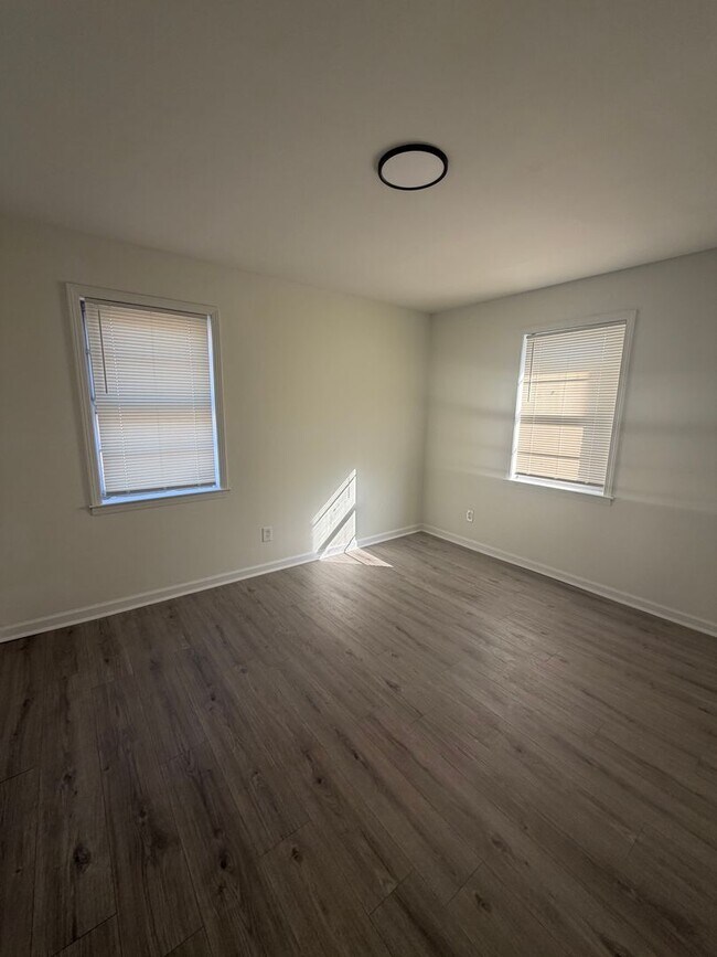 Building Photo - 1956 Edward Ave