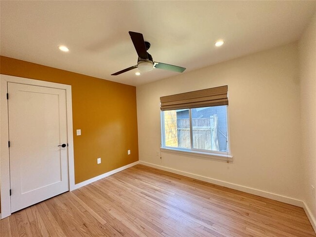 Building Photo - 1304 Hillcrest Dr