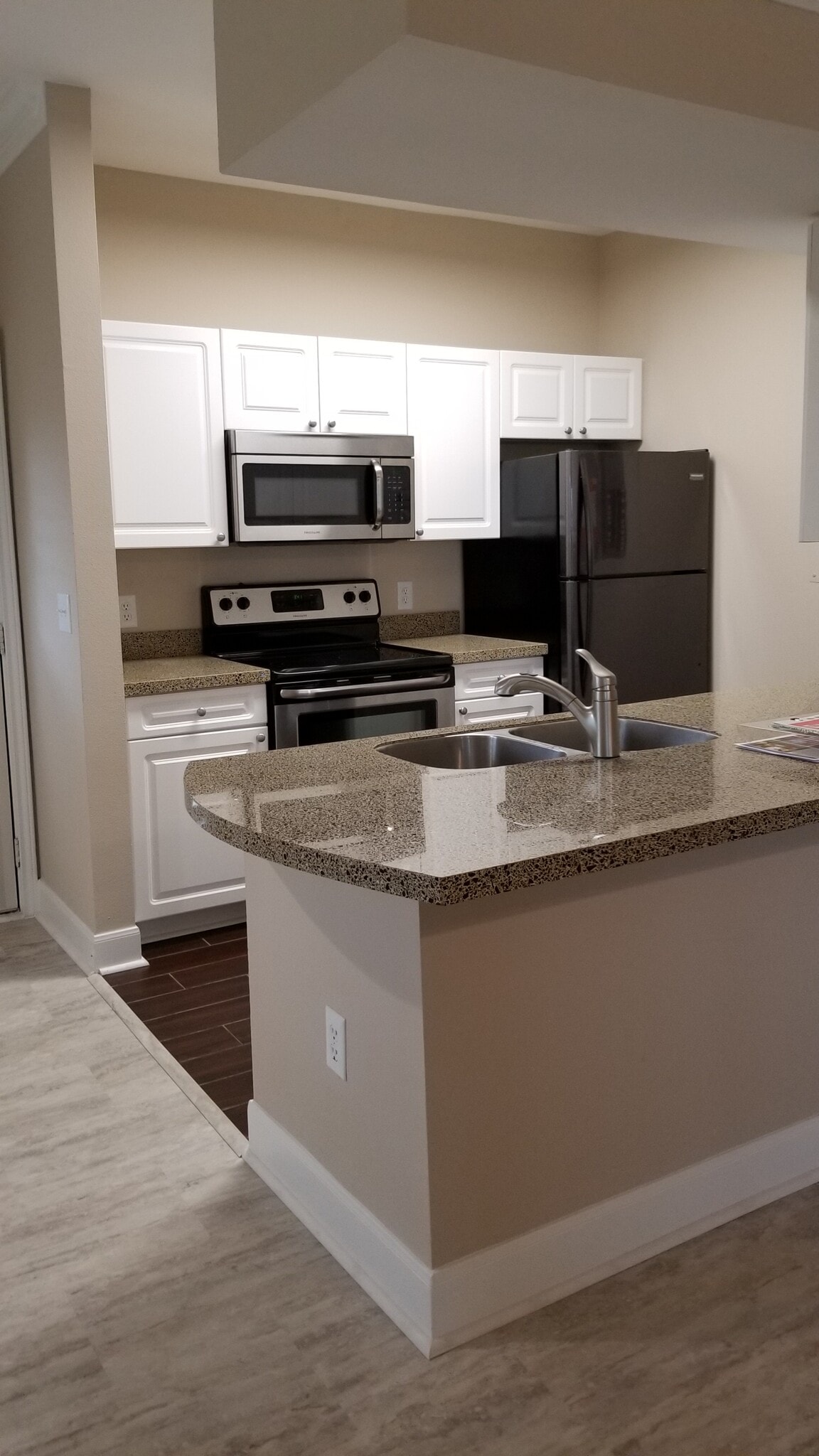 Building Photo - 11618 Tomahawk Creek Pky