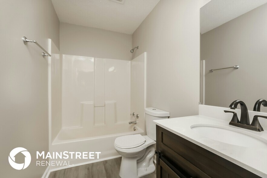 Building Photo - 703 Lou Gehrig Cir