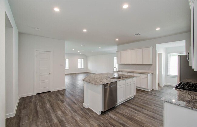 Building Photo - 1010 Desert Willow Dr