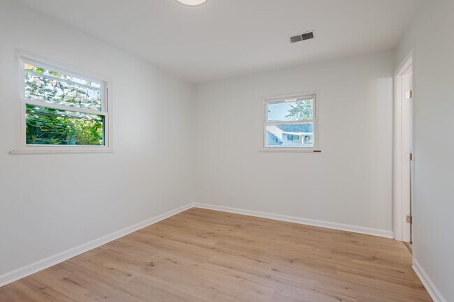 Building Photo - Completely Renovated House in the Holiday Hills Subdivision   251125